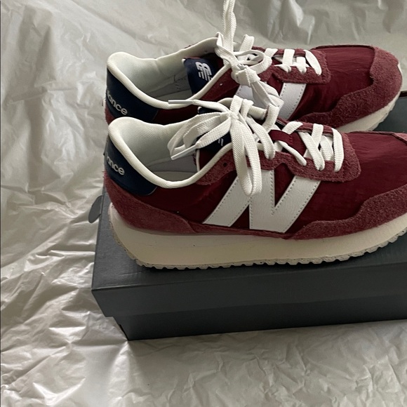 New Balance 237 Burgundy and White Sneakers Size-9.5 NWT - Picture 13 of 15